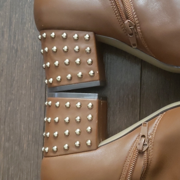 Maiden Lane Classic Block Heel Bootie - Picture 8 of 12